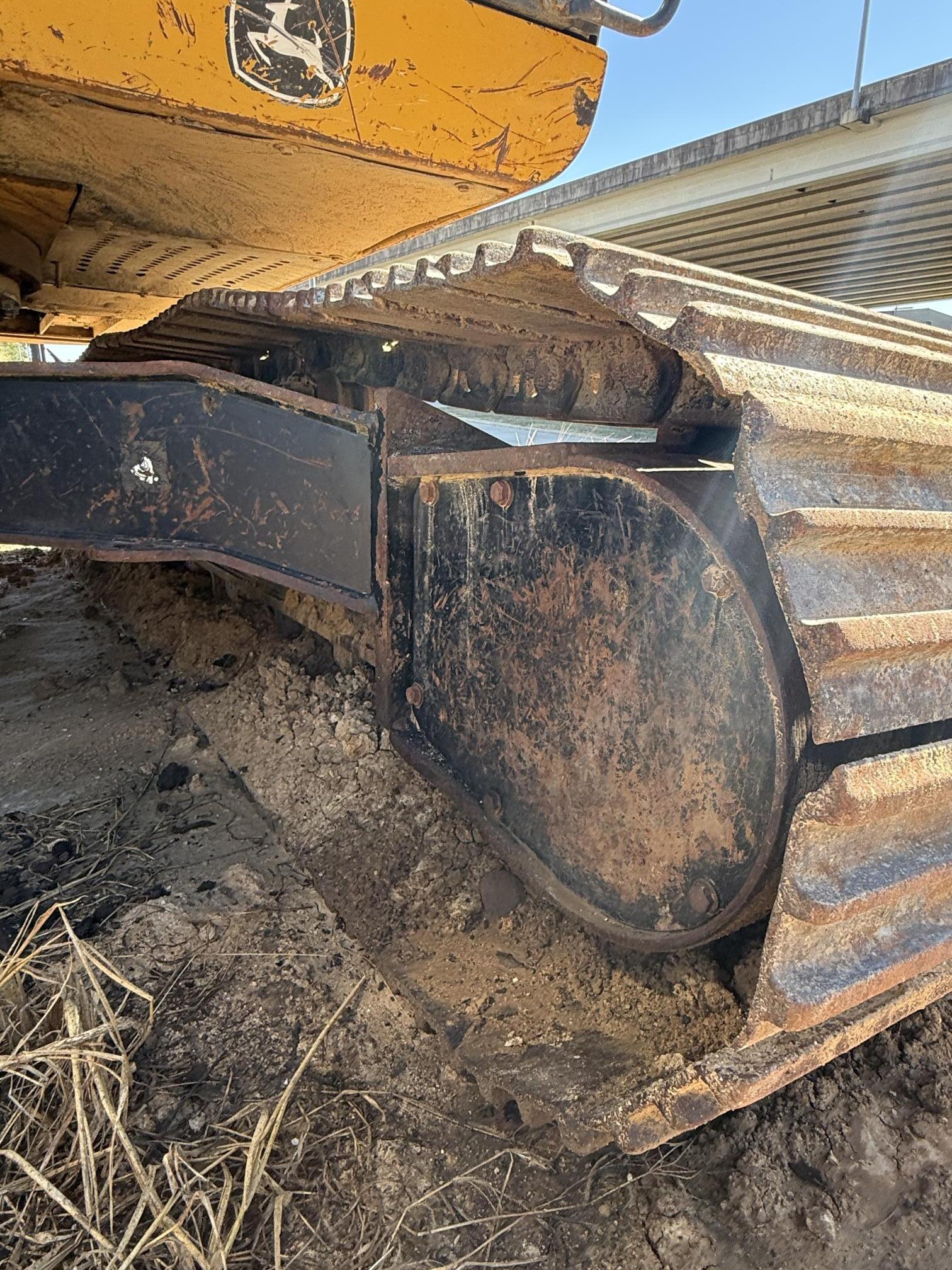 2017 DEERE 210G LC - view 10 of 30