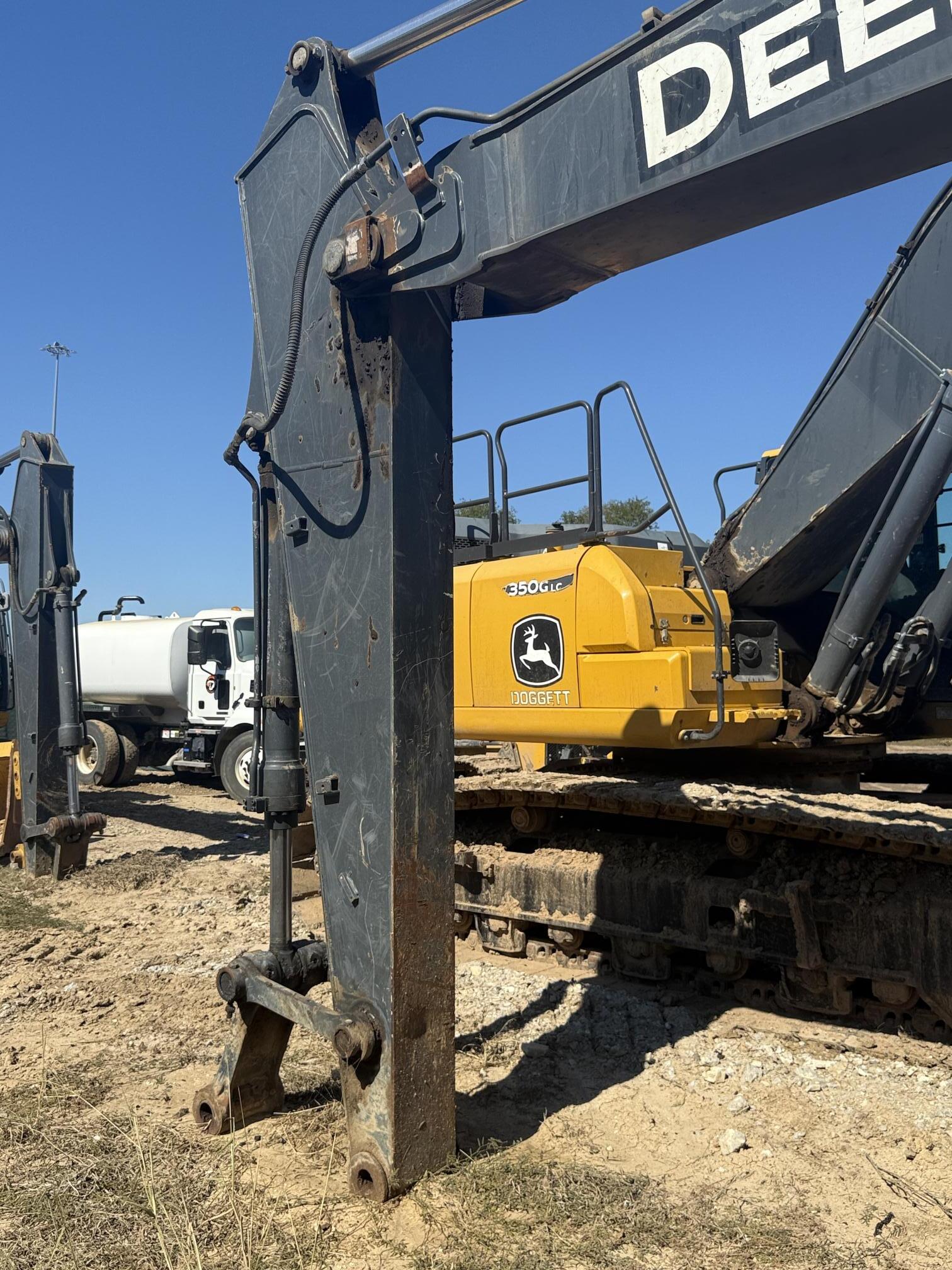 2017 DEERE 210G LC - view 11 of 30