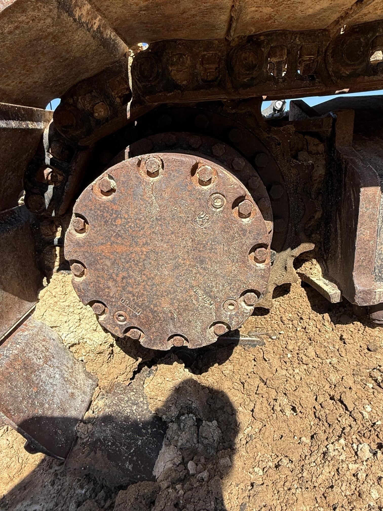 2017 DEERE 210G LC - view 13 of 30