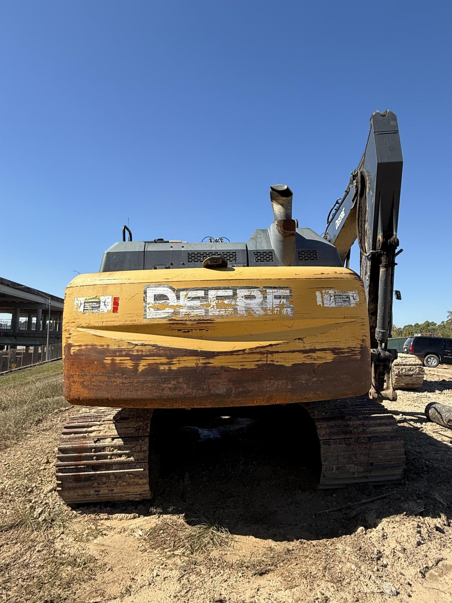 2017 DEERE 210G LC - view 17 of 30
