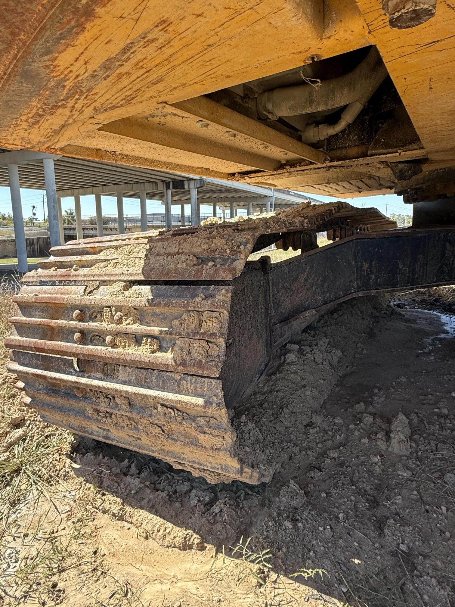 2017 DEERE 210G LC - view 18 of 30