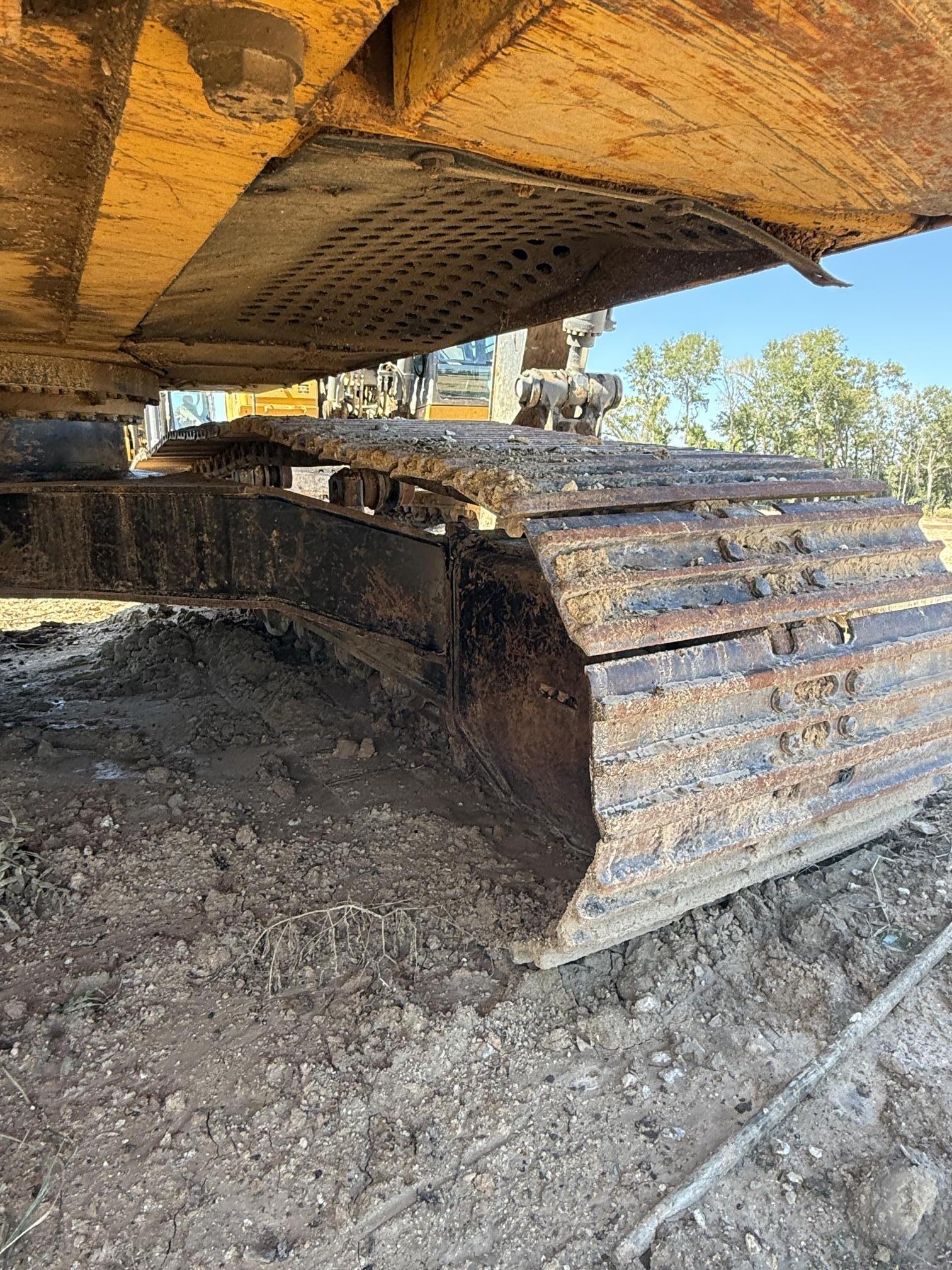 2017 DEERE 210G LC - view 20 of 30