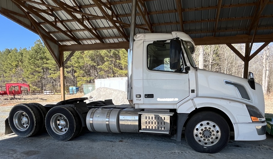 2015 VOLVO - view 1 of 24