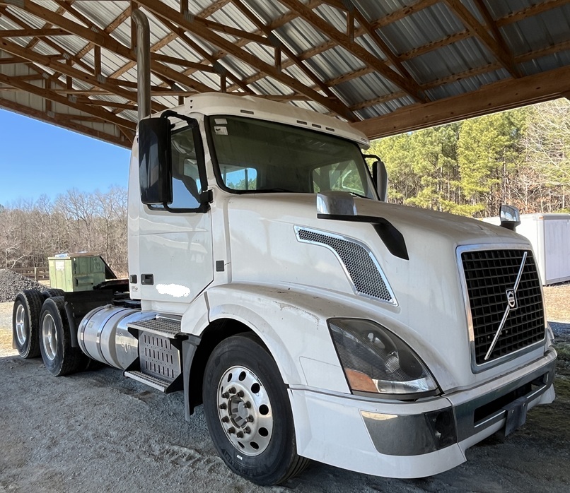 2015 VOLVO - view 4 of 24