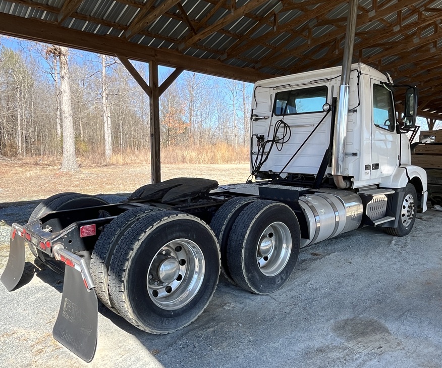 2015 VOLVO - view 8 of 24