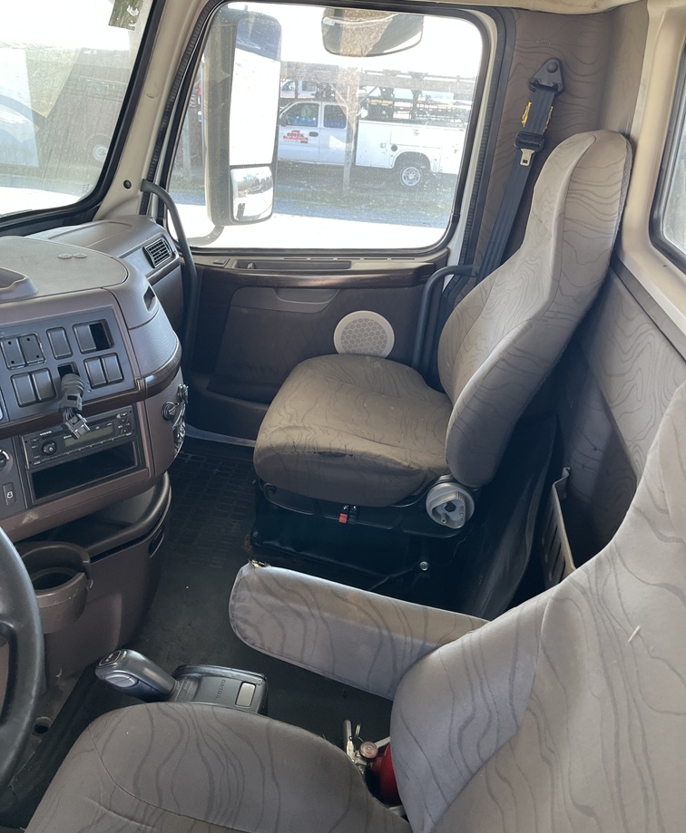 2015 VOLVO - view 14 of 24