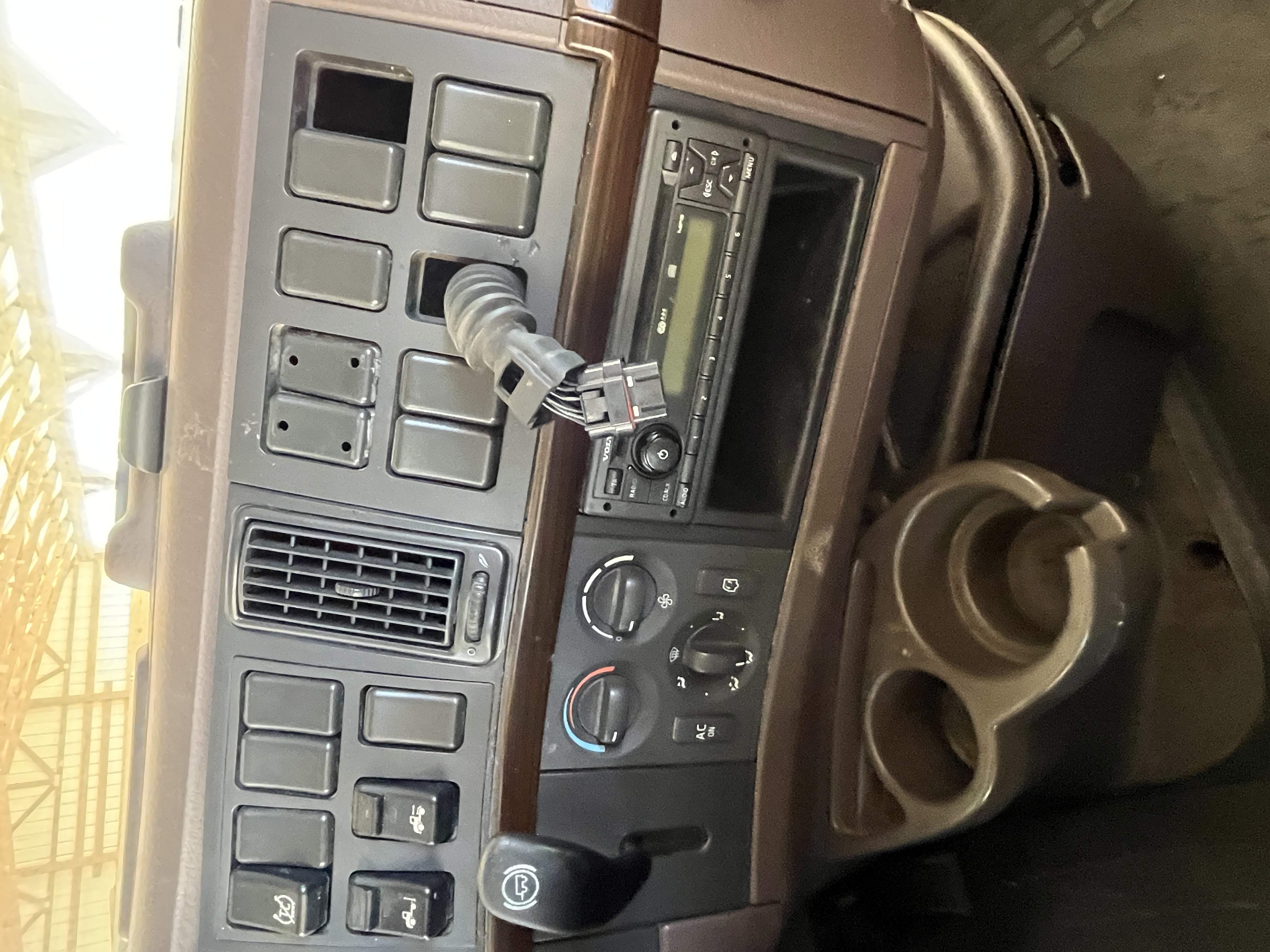 2015 VOLVO - view 16 of 24