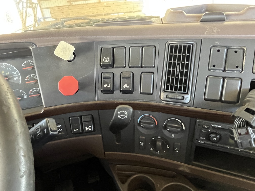 2015 VOLVO - view 19 of 24